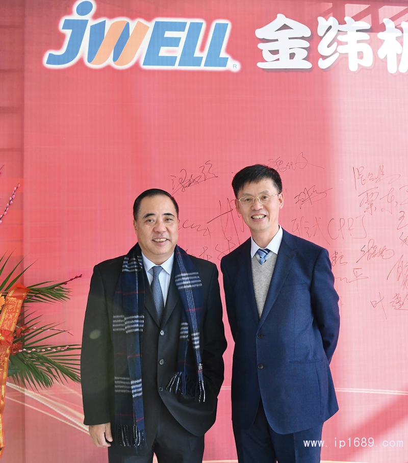 機(jī)械協(xié)會(huì)會(huì)長-張劍鳴(中)金緯機(jī)械-董事長-何海潮-(右)