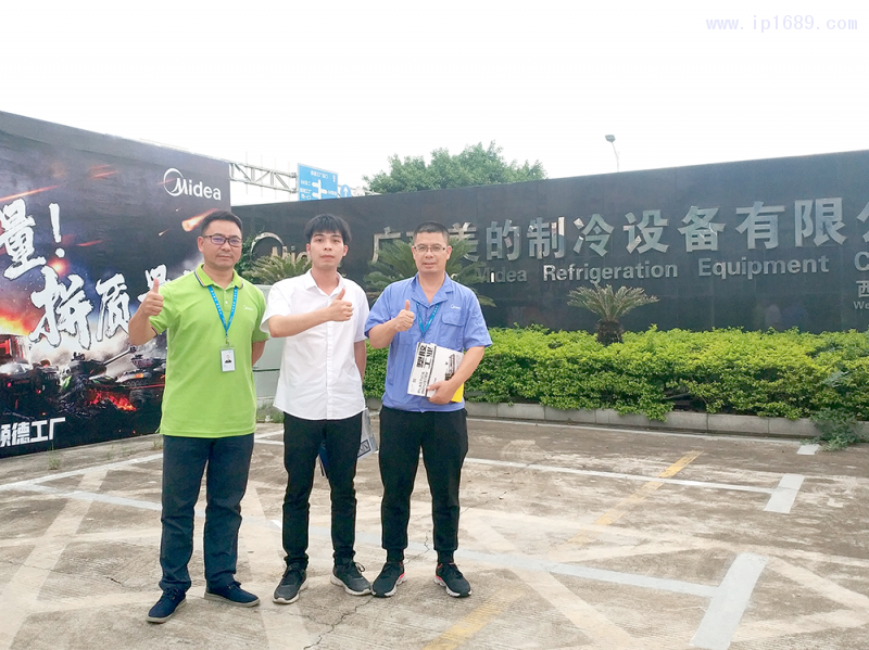 廣州美的制冷設(shè)備有限公司卿曉光(右)與鄧焜倍(左)
