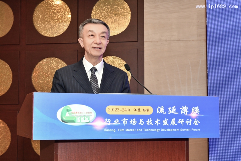 中國輕工業(yè)聯(lián)合會(huì)兼職副會(huì)長(zhǎng)、中國塑料加工工業(yè)協(xié)會(huì)理事長(zhǎng)朱文瑋
