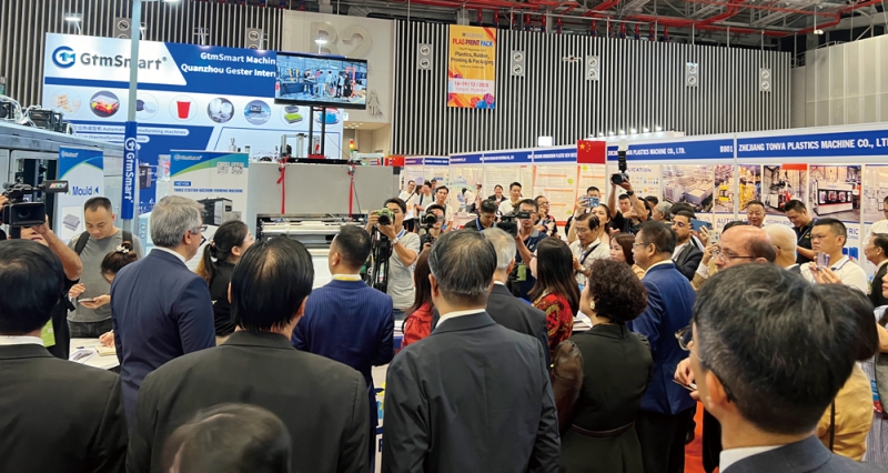 參展企業(yè)攜最新成果,結(jié)合當?shù)匦枨?,展示功能性與可持續(xù)性創(chuàng)新產(chǎn)品和技術(shù)方案,獲國際買家和媒體矚目。-拷貝